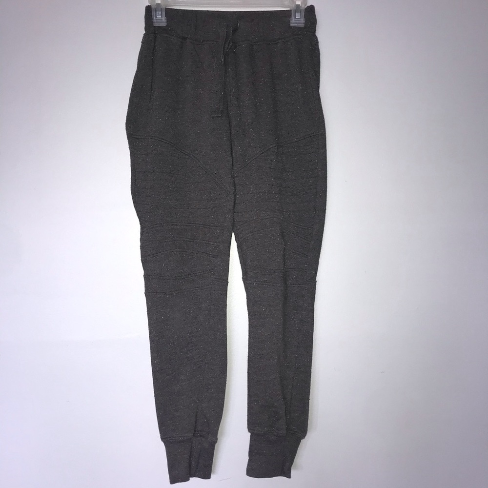 *️⃣ Gray Sweatpants